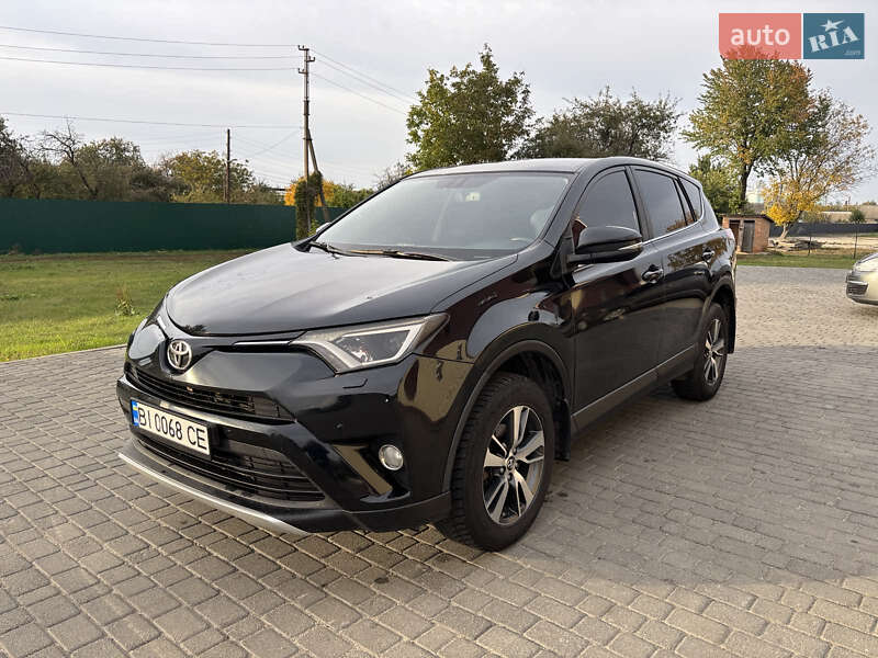 Внедорожник / Кроссовер Toyota RAV4 2015 в Гадяче