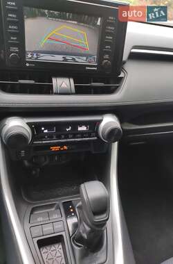 Позашляховик / Кросовер Toyota RAV4 2020 в  фото 2 Позашляховик / Кросовер Toyota RAV4 2020 в