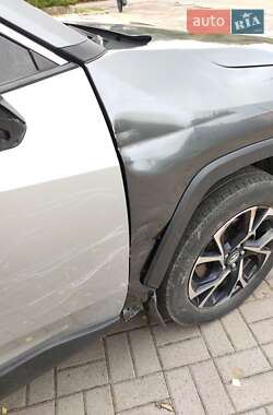 Позашляховик / Кросовер Toyota RAV4 2020 в  фото 39 Позашляховик / Кросовер Toyota RAV4 2020 в
