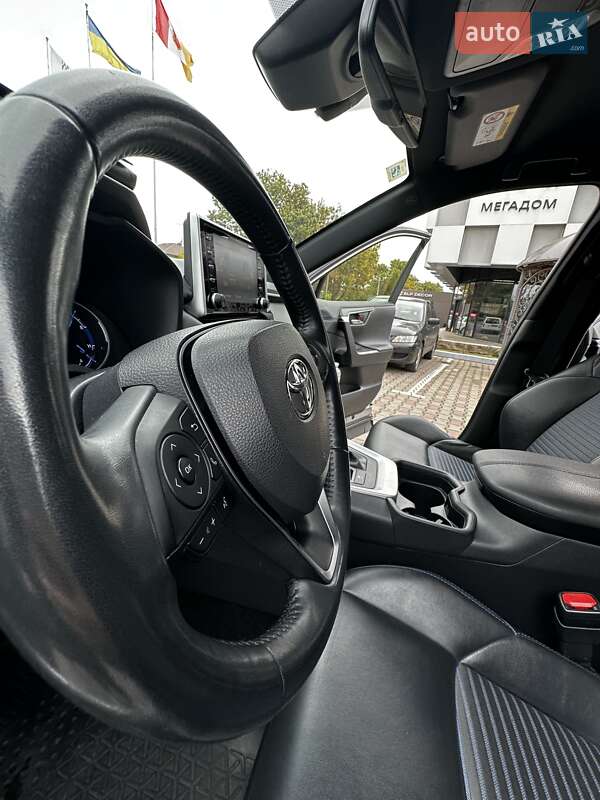 Позашляховик / Кросовер Toyota RAV4 2021 в Одесі