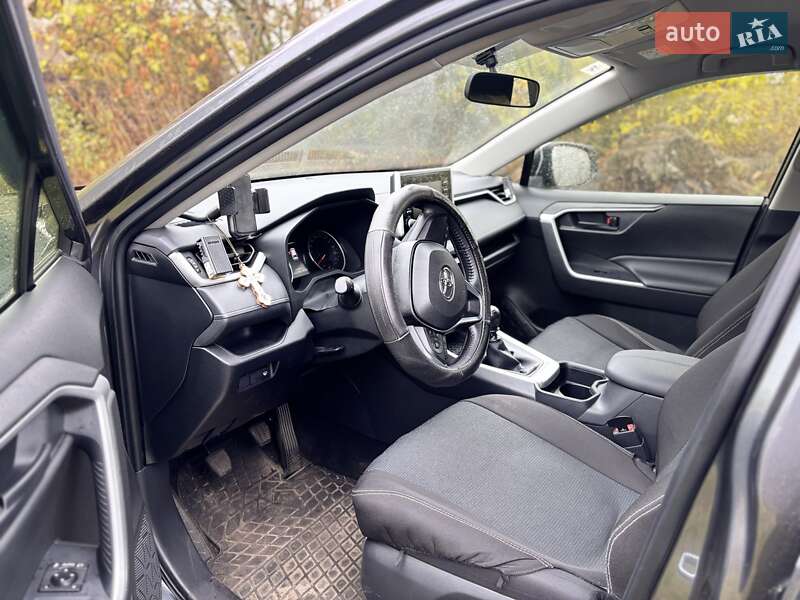 Позашляховик / Кросовер Toyota RAV4 2020 в Прилуках