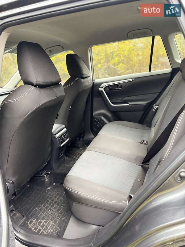 Позашляховик / Кросовер Toyota RAV4 2020 в Прилуках