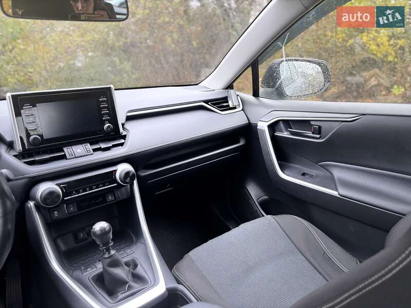 Позашляховик / Кросовер Toyota RAV4 2020 в Прилуках