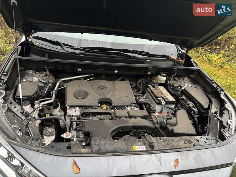Позашляховик / Кросовер Toyota RAV4 2020 в Прилуках