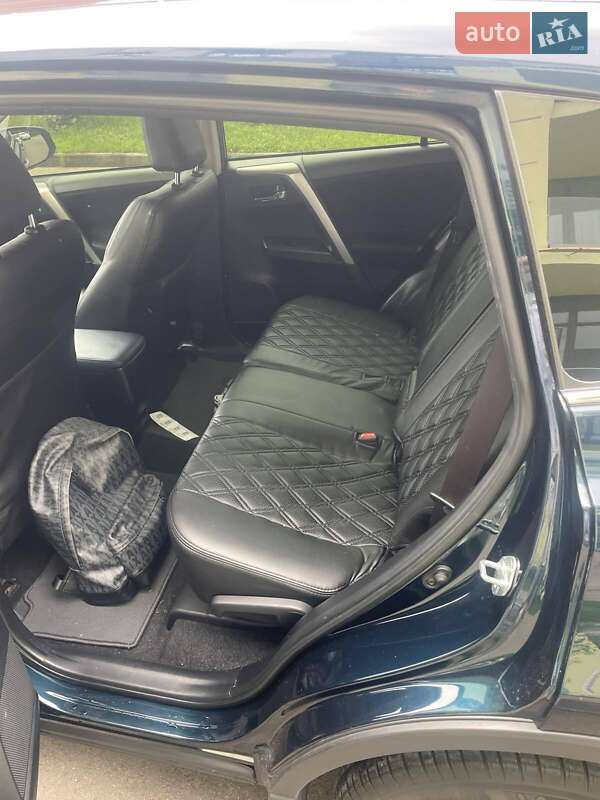 Внедорожник / Кроссовер Toyota RAV4 2018 в Полтаве