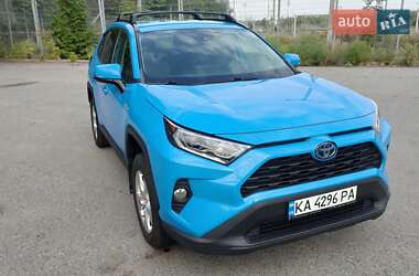 Внедорожник / Кроссовер Toyota RAV4 2020 в Киеве