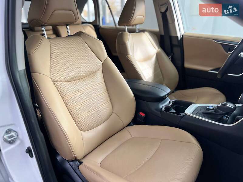 Внедорожник / Кроссовер Toyota RAV4 2019 в Полтаве фото 17 Внедорожник / Кроссовер Toyota RAV4 2019 в Полтаве