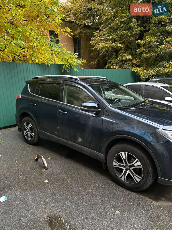 Внедорожник / Кроссовер Toyota RAV4 2017 в Киеве