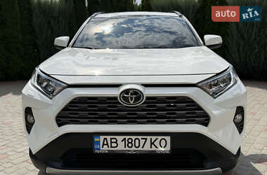 Позашляховик / Кросовер Toyota RAV4 2020 в 