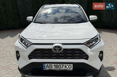 Позашляховик / Кросовер Toyota RAV4 2020 в 