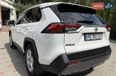 Позашляховик / Кросовер Toyota RAV4 2020 в 