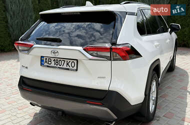 Позашляховик / Кросовер Toyota RAV4 2020 в 