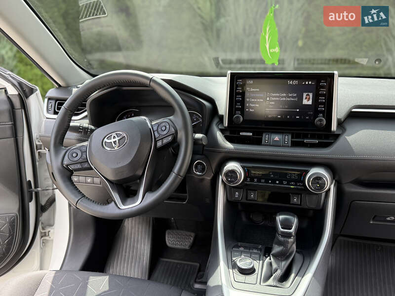 Позашляховик / Кросовер Toyota RAV4 2020 в Тульчині
