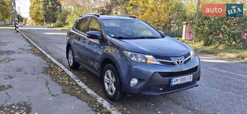 Внедорожник / Кроссовер Toyota RAV4 2014 в Звягеле