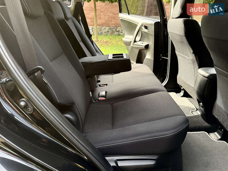 Внедорожник / Кроссовер Toyota RAV4 2017 в Ровно
