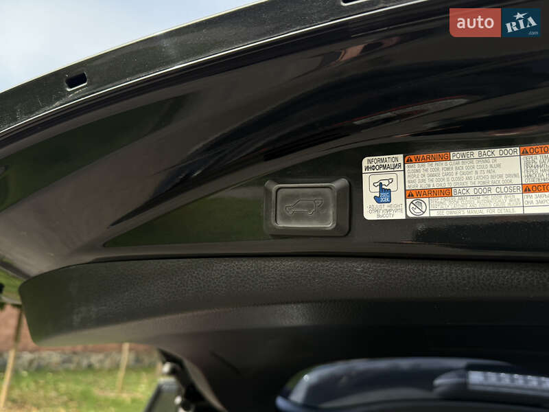 Внедорожник / Кроссовер Toyota RAV4 2017 в Ровно
