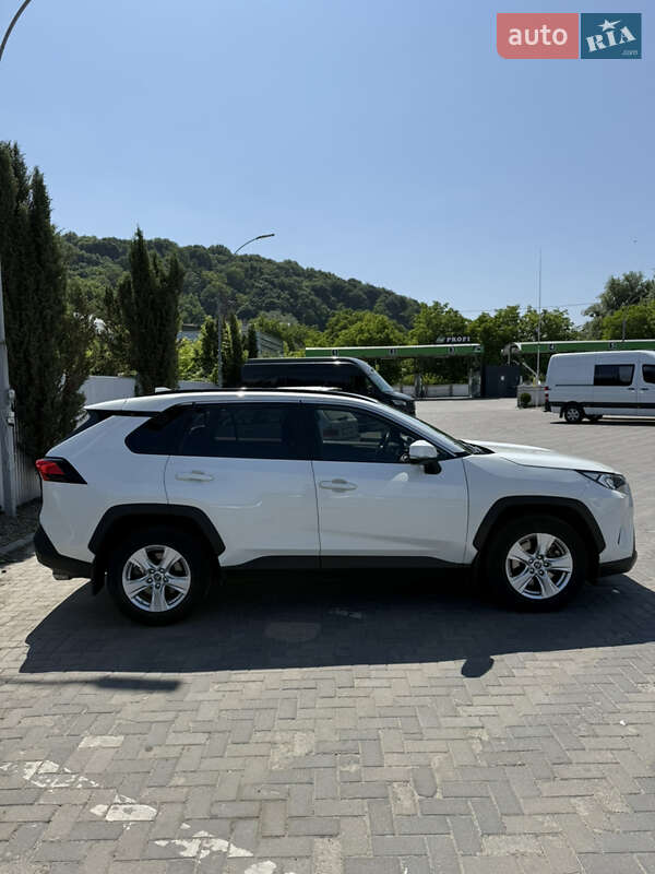 Внедорожник / Кроссовер Toyota RAV4 2019 в Черновцах