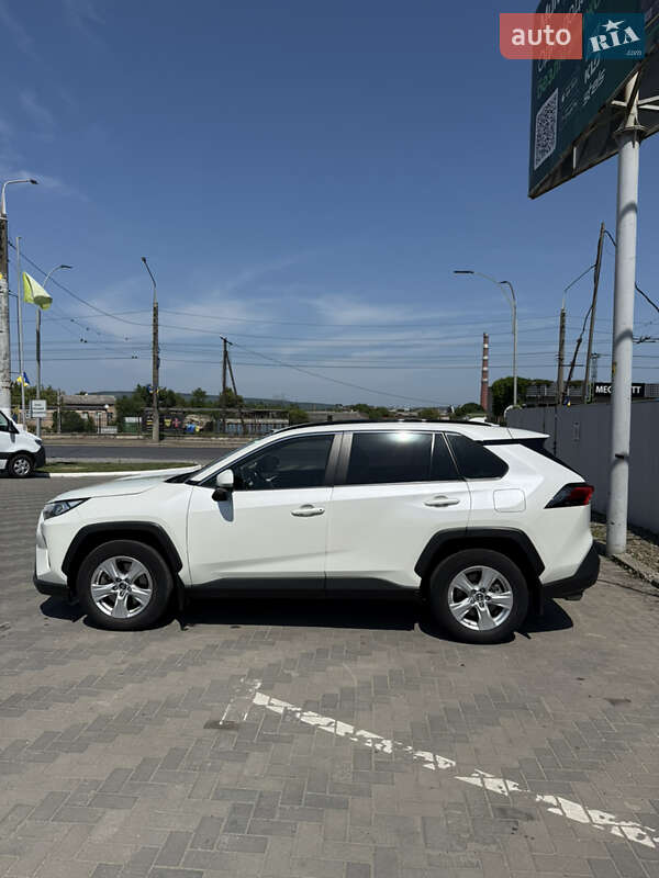 Внедорожник / Кроссовер Toyota RAV4 2019 в Черновцах