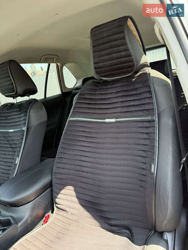 Внедорожник / Кроссовер Toyota RAV4 2019 в Черновцах