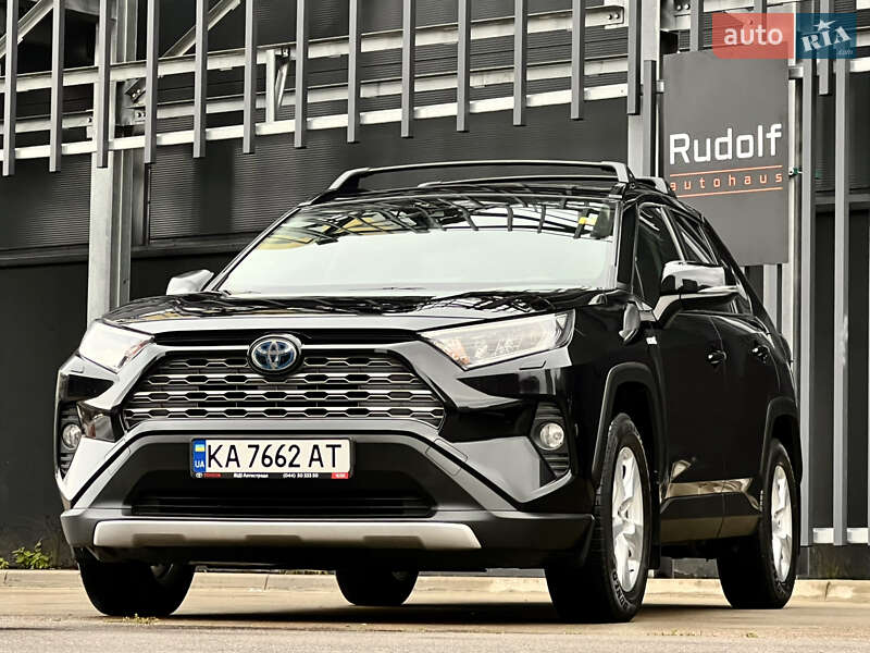 Внедорожник / Кроссовер Toyota RAV4 2020 в Киеве