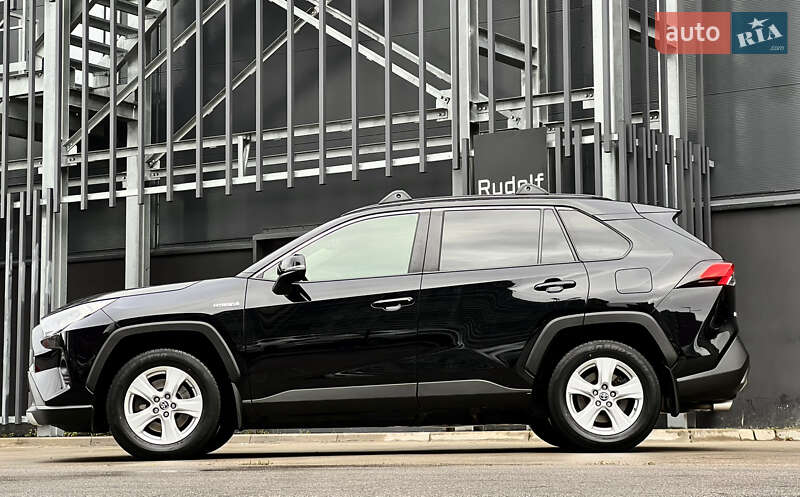 Внедорожник / Кроссовер Toyota RAV4 2020 в Киеве