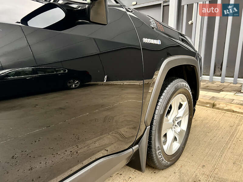 Внедорожник / Кроссовер Toyota RAV4 2020 в Киеве