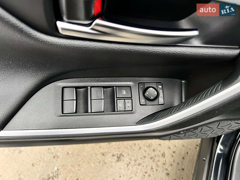 Внедорожник / Кроссовер Toyota RAV4 2020 в Киеве