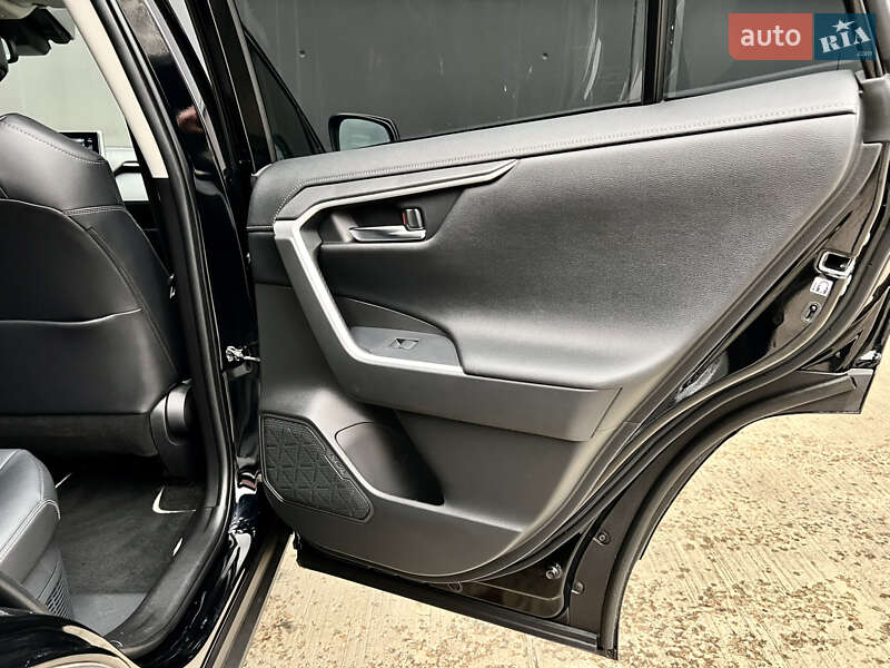 Внедорожник / Кроссовер Toyota RAV4 2020 в Киеве