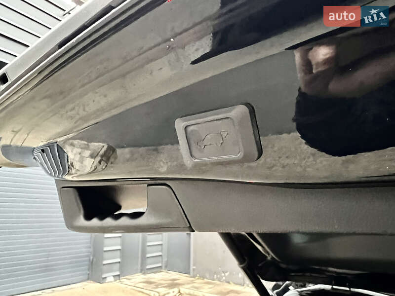 Внедорожник / Кроссовер Toyota RAV4 2020 в Киеве
