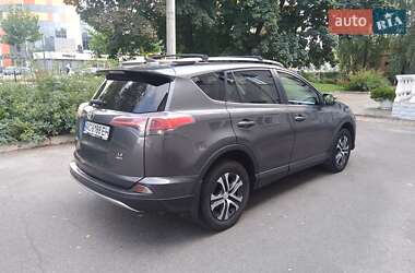 Внедорожник / Кроссовер Toyota RAV4 2016 в 