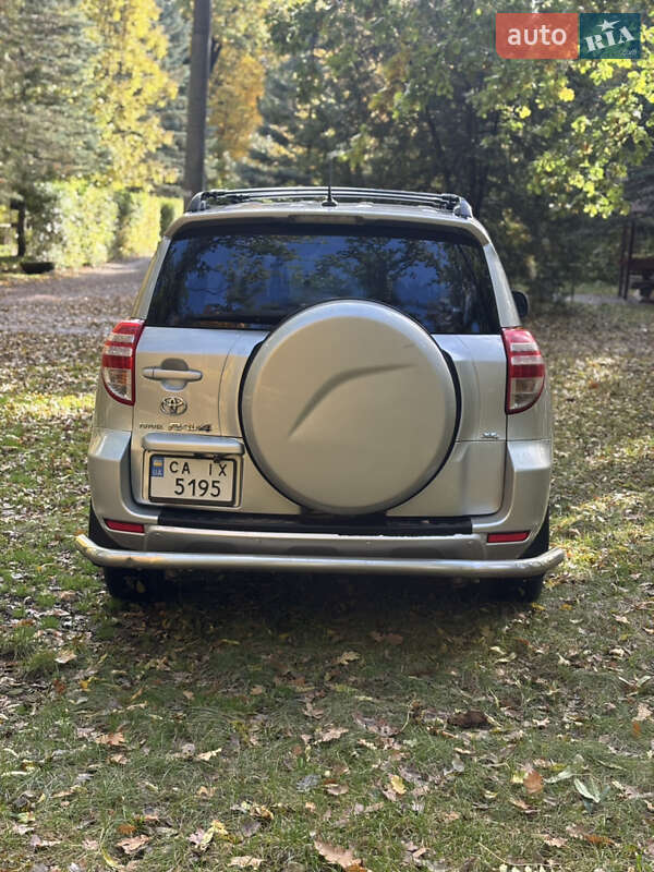 Позашляховик / Кросовер Toyota RAV4 2011 в Умані