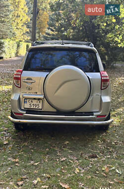Внедорожник / Кроссовер Toyota RAV4 2011 в 