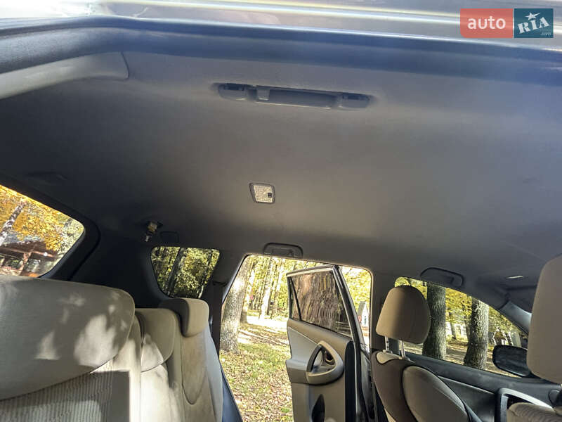 Позашляховик / Кросовер Toyota RAV4 2011 в Умані