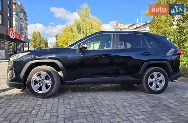 Внедорожник / Кроссовер Toyota RAV4 2021 в 