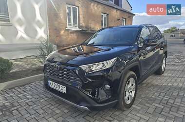 Внедорожник / Кроссовер Toyota RAV4 2021 в 