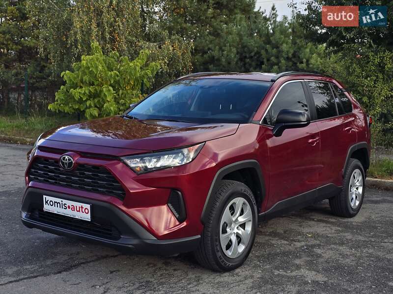 Внедорожник / Кроссовер Toyota RAV4 2021 в 