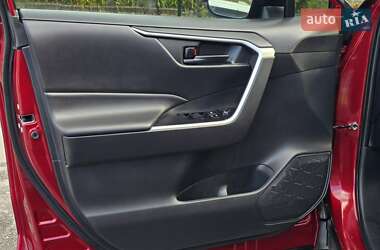Внедорожник / Кроссовер Toyota RAV4 2021 в 