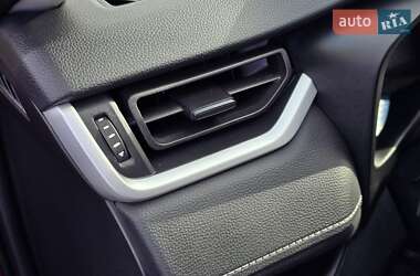 Внедорожник / Кроссовер Toyota RAV4 2021 в 