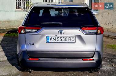 Внедорожник / Кроссовер Toyota RAV4 2022 в 