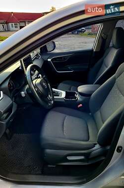 Внедорожник / Кроссовер Toyota RAV4 2022 в 