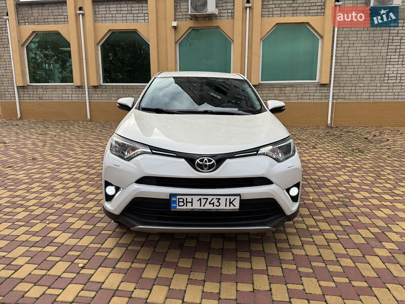 Внедорожник / Кроссовер Toyota RAV4 2017 в Черноморске