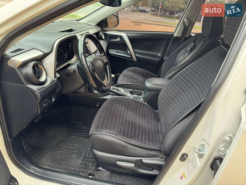 Внедорожник / Кроссовер Toyota RAV4 2017 в Черноморске