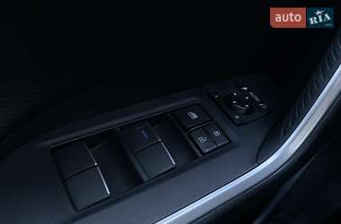 Внедорожник / Кроссовер Toyota RAV4 2019 в 