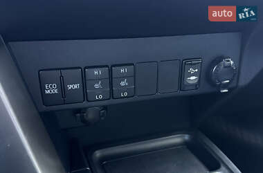 Внедорожник / Кроссовер Toyota RAV4 2014 в 