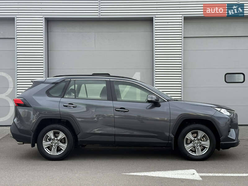 Внедорожник / Кроссовер Toyota RAV4 2022 в Киеве