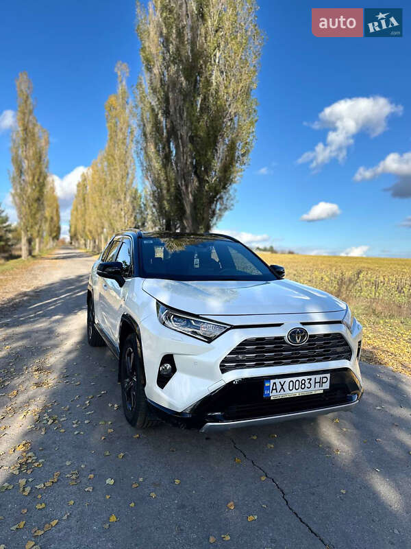 Внедорожник / Кроссовер Toyota RAV4 2020 в Харькове