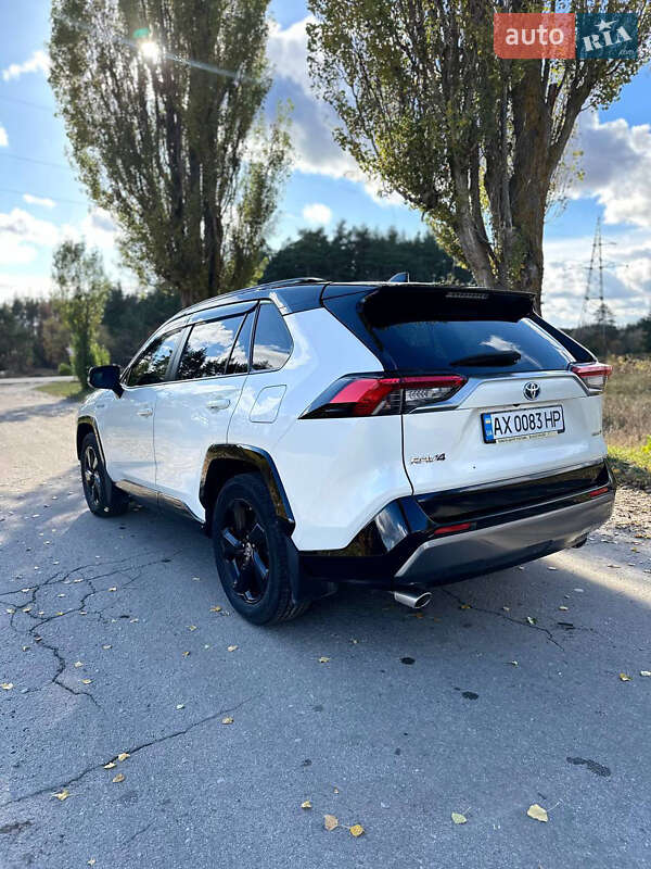 Внедорожник / Кроссовер Toyota RAV4 2020 в Харькове