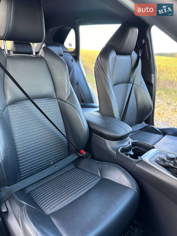 Внедорожник / Кроссовер Toyota RAV4 2020 в Харькове
