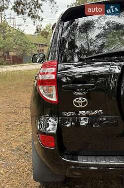 Внедорожник / Кроссовер Toyota RAV4 2012 в 