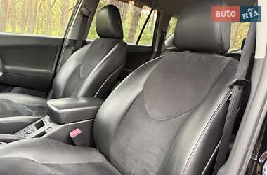 Внедорожник / Кроссовер Toyota RAV4 2012 в 